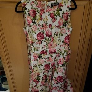 Owin Fashion Spring/Summer Floral Dress, Size M, Zipper Back.